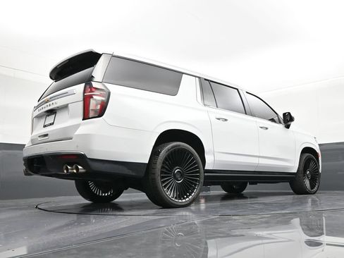 Used 2021 Chevrolet Suburban High Country w/ Premium Package 2 AWD/4WD image 24