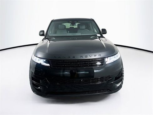Used 2025 Land Rover Range Rover Sport SE image 2
