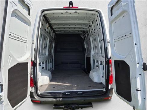 Used 2025 Mercedes-Benz Sprinter 2500 image 6