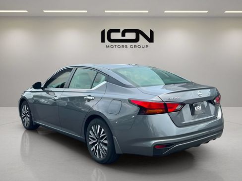 Used 2024 Nissan Altima 2.5 SV FWD image 3