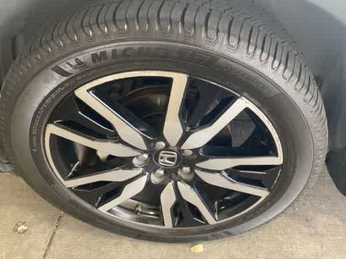 Used 2020 Honda Pilot Elite image 3