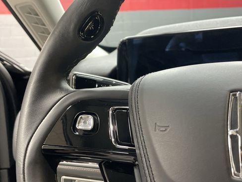 Used 2025 Lincoln Aviator 2WD image 19