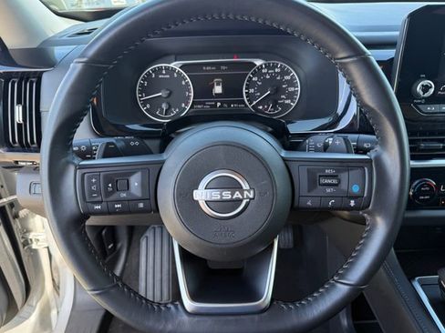 Used 2025 Nissan Pathfinder SV image 15