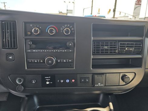 Used 2025 Chevrolet Express 3500 LT w/ LT Preferred Equipment Group RWD image 4