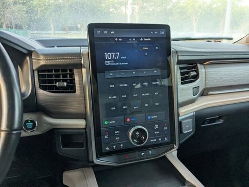 Used 2022 Ford Expedition Limited image 9