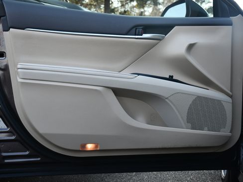 Certified 2019 Toyota Camry XLE image 9