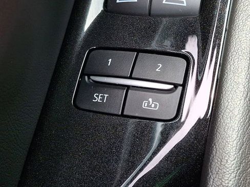 Used 2023 Cadillac Escalade ESV Premium Luxury AWD/4WD image 33