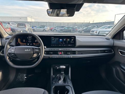 Used 2025 Kia K4 FWD image 32
