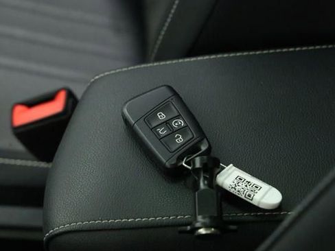 Used 2023 Volkswagen Tiguan SE AWD/4WD image 40