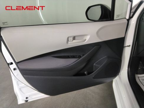 Used 2025 Toyota Corolla LE FWD image 21