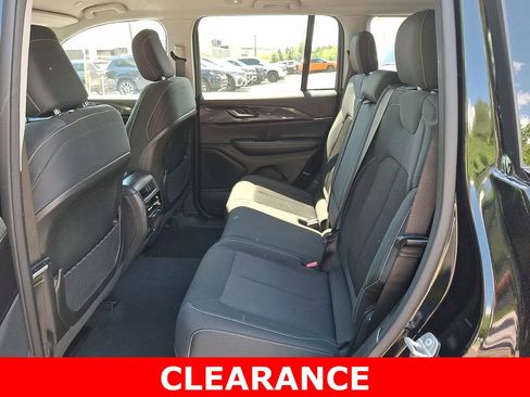 Used 2023 Jeep Grand Cherokee Laredo w/ Trailer Tow Prep Group (B) AWD/4WD image 10