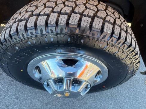 Used 2024 Chevrolet Silverado 3500 LT w/ Convenience Package image 8