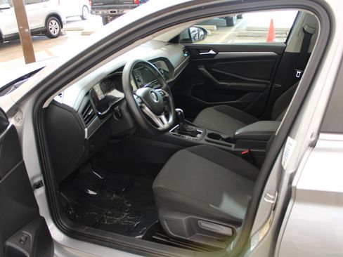 Used 2019 Volkswagen Jetta SE image 10