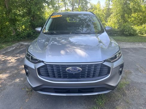 Used 2023 Ford Escape Platinum image 2