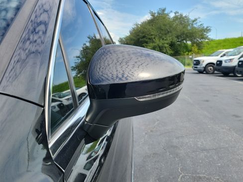 Used 2021 Volkswagen Tiguan SEL w/ 3rd Row Seat Package AWD/4WD image 4