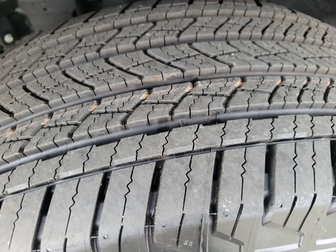 New 2026 GMC Sierra 1500 SLE w/ Preferred Package image 12