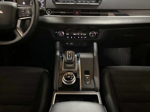 Used 2024 Mitsubishi Outlander SE FWD image 13