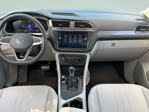 Used 2023 Volkswagen Tiguan SE FWD image 10