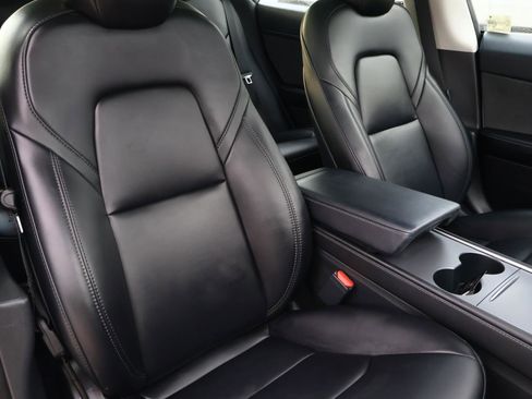 Used 2023 Tesla Model 3 Standard Range image 16