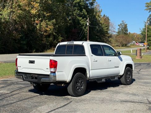 Used 2017 Toyota Tacoma SR5 image 4