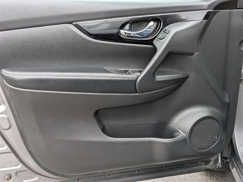 Used 2019 Nissan Rogue Sport SL image 9