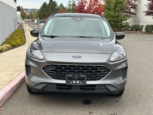 Used 2021 Ford Escape SE w/ SE Sport Appearance Package image 8