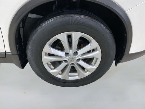 Used 2014 Nissan Rogue SV w/ SV Premium Package image 16