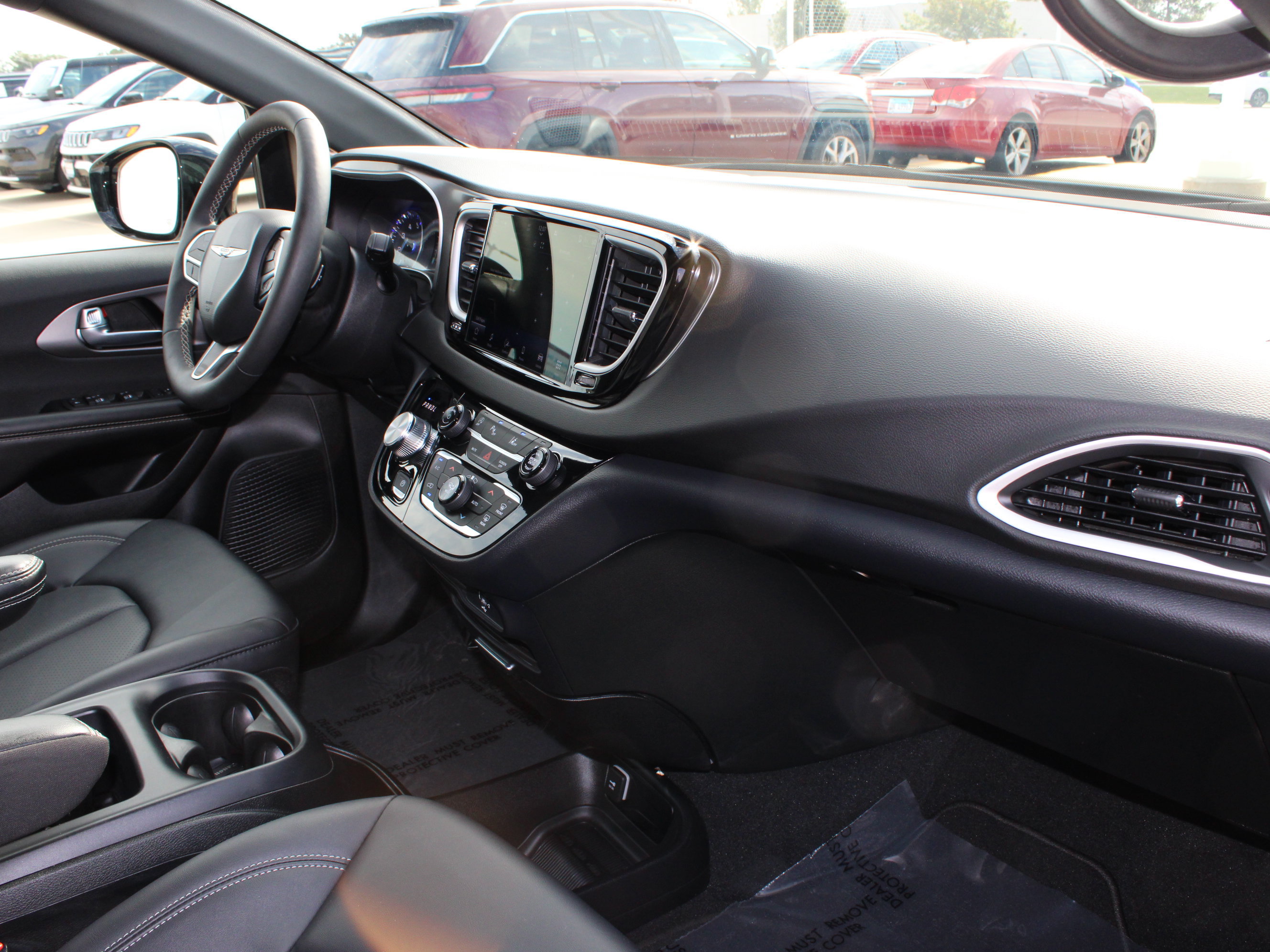 Used 2026 Chrysler Pacifica Select FWD image 40