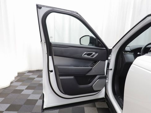 Used 2023 Land Rover Range Rover Velar R-Dynamic S image 4