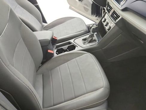 Used 2024 Volkswagen Taos SE image 19