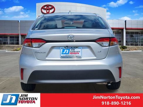 Used 2026 Toyota Corolla LE FWD image 6