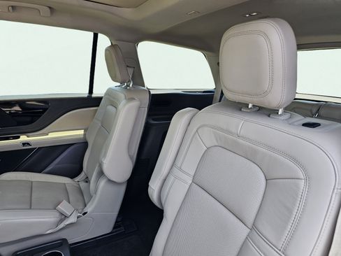 Used 2022 Lincoln Aviator Grand Touring w/ Elements Package Plus AWD/4WD image 33
