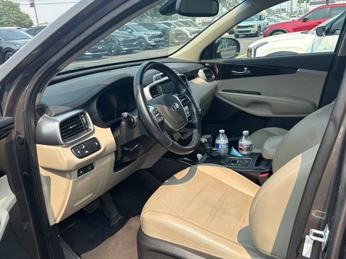 Used 2019 Kia Sorento EX AWD/4WD image 4