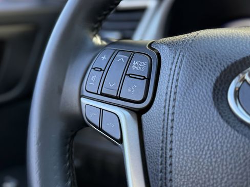 Used 2017 Toyota Highlander XLE image 20