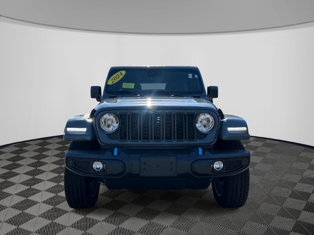 Used 2024 Jeep Wrangler Unlimited w/ Convenience Group AWD/4WD image 9