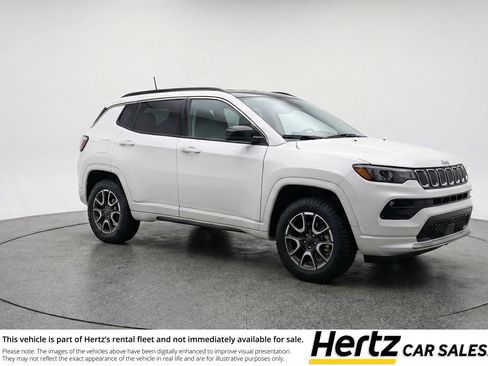 Used 2025 Jeep Compass Trailhawk AWD/4WD image 1
