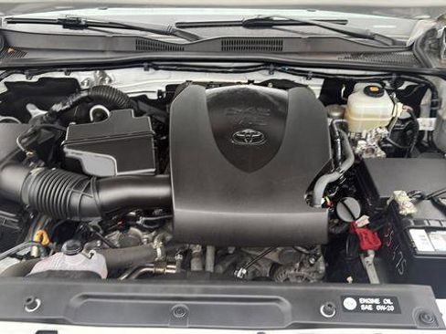 Used 2019 Toyota Tacoma TRD Off-Road image 23