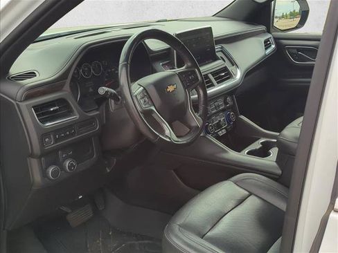 Used 2021 Chevrolet Suburban LT RWD image 9