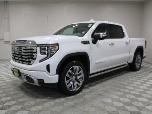 Used 2023 GMC Sierra 1500 Denali w/ Denali Reserve Package AWD/4WD image 8