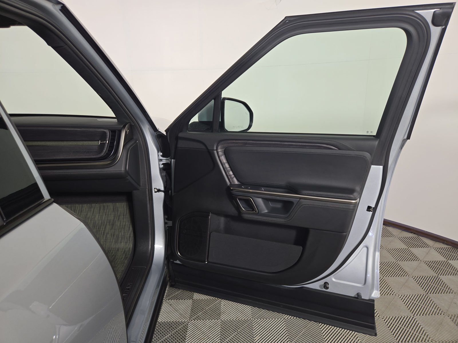 Used 2024 Rivian R1S Adventure Quad AWD/4WD image 18