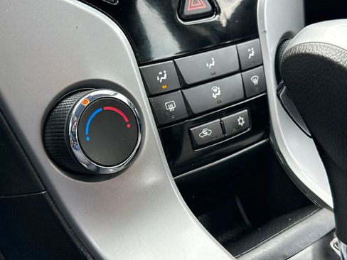 Used 2013 Chevrolet Cruze LS FWD image 29