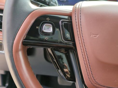 Used 2025 Lincoln Aviator Reserve w/ Equipment Group 201A image 18