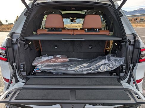 New 2026 BMW X7 M60i image 18