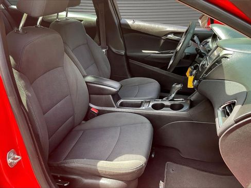 Used 2017 Chevrolet Cruze LT FWD image 27