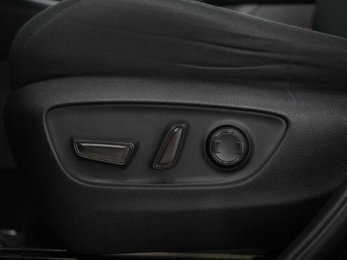 Used 2020 Toyota RAV4 XLE w/ Convenience Package image 28