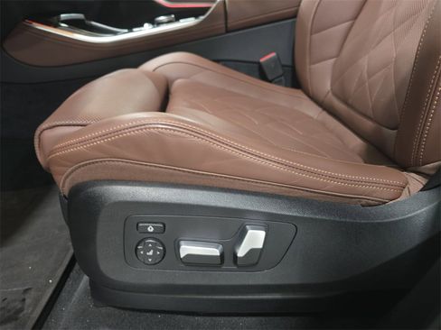 Certified 2025 BMW X5 xDrive40i w/ Parking Assistance Package image 24