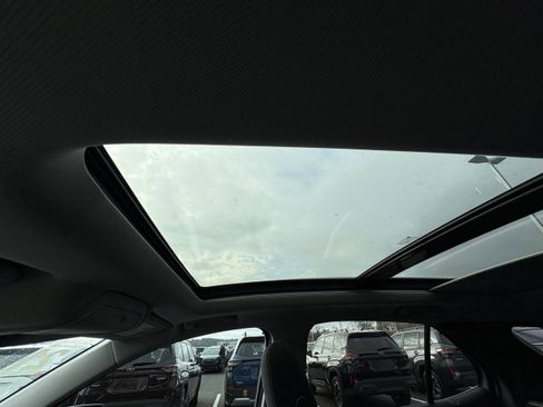 Used 2021 Chevrolet Equinox LT image 25