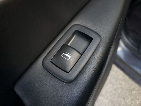 Used 2018 Jeep Grand Cherokee Altitude RWD image 15