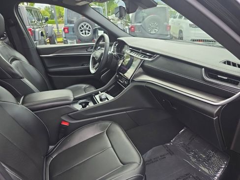 Used 2025 Jeep Grand Cherokee L Limited w/ Luxury Tech Group II AWD/4WD image 7