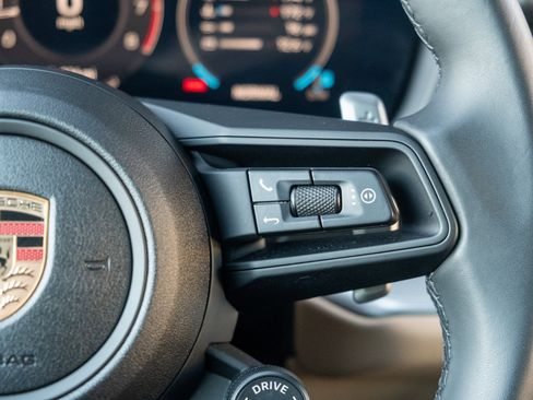 Certified 2025 Porsche Cayenne image 27